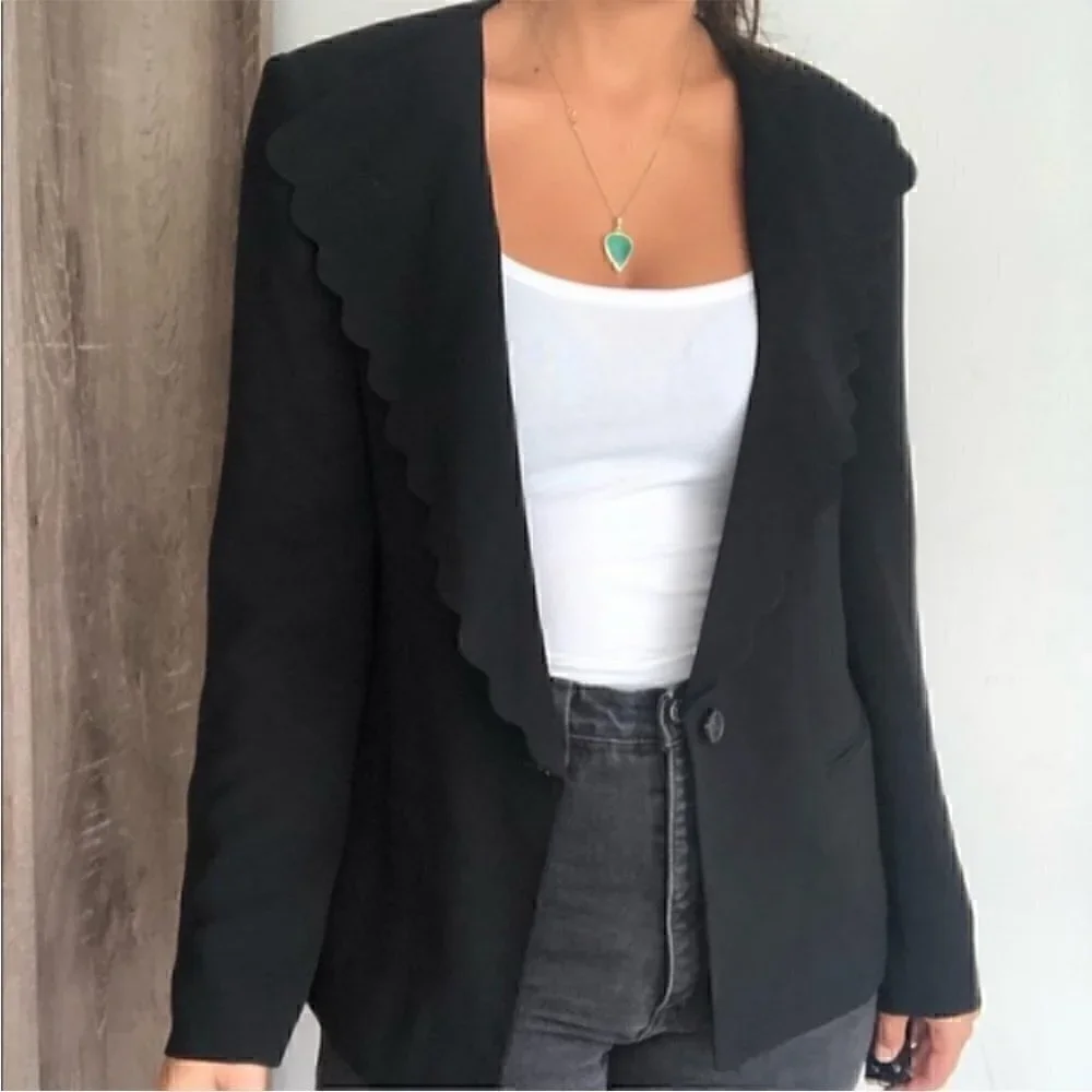 Club Monaco scallop detailed